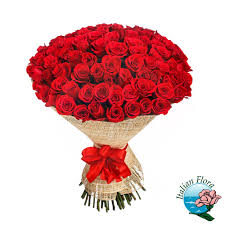 La rosa simboleggia, inoltre, il segreto e lo svelare. Mazzo Di 200 Rose Rosse Bellissime