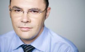 Fie ca zeu, căruia strămoşii noştri îi aduceau sacrificii umane, fie ca mare preot de la care dacii au învăţat să nu se teamă de moarte. Cine Ii Ia Locul Lui Moise Guran Europa Fm A Decis Imediat Acest Jurnalist Va Prelua Emisiunea Capital