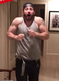 Крис эванс / chris evans. Chris Evans Shows Off Biceps And Unbuckles Belt After Holiday Meal As He And Brother Pull Pranks Daily Mail Online