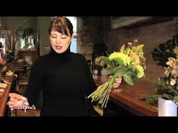 As a event planner i am always asked by my clients what are the best flowers to use for my wedding, budget friendly bouquets, arrangement, boutonniere, and decorating tips. Sweetpea S Tips Tricks Tying Your Flower Bouquet Using Salal Leaves Youtube