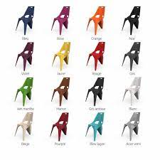 Des chaises à dossier haut design et confortables adaptées aux besoins des seniors. Chaise A Trois Pieds Au Dossier Haut Design En Metal Interieur Et Exterieur