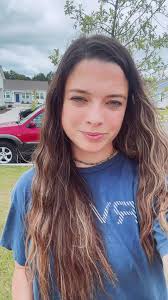 Lindsay Benton (@lindsaytheloangirl)