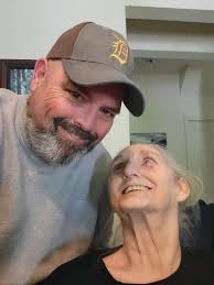 Differentiating between Mom and T4 at dawn