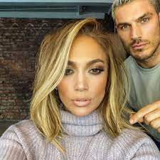 Frisuren für kurze lockige haare mädchen. Jlo Swoosh Bob Haar Styling Styling Kurzes Haar Jennifer Lopez Haarfarbe