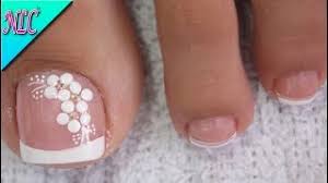 Si tienes tiempo libre y deseas crearte un diseño de uñas para pies sencillo y sin tanta complicación, entonces debes ver este vídeo que seguro te llamará la atención. 28 Decoracion De Unas De Los Pies Sencillas Flores Color Unas Decoradas