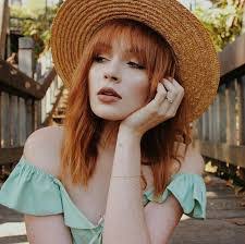 Kari Cantrell's Instagram, Twitter & Facebook