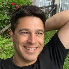 Mamma mia quanta gente cattiva. Tutti leoni da tastiera. Questi che  scrivono ste cattiverie sono gli stessi e le stesse che appena provi a  parlargli in faccia, non sanno nemmeno reggere un