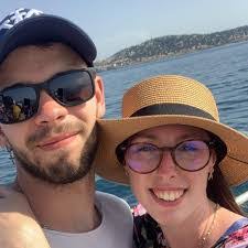 Laura Munsch's Instagram, Twitter & Facebook