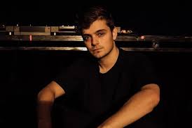 Martin garrix has risen to global stardom in pop as well as electronic circles. Martin Garrix Previews New Music With John Martin During A Live Stream