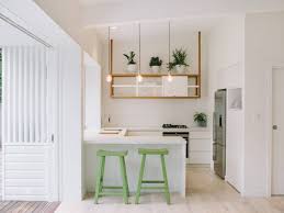 Selain dekorasi dan desain, kamu pun juga bisa memberikan aksen unik dengan attention to detail yang senada dengan inspirasi dapur rumah. Inspirasi Desain Dapur Minimalis 2021 Yang Kecil Sederhana Tapi Modern