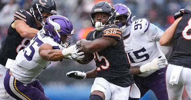 Grading the sloppy Chicago Bears vs. the Minnesota Vikings in a dreary loss  | DETAILS⬇️