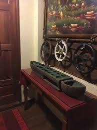 Akhir pekan tiba, pagi menyongsong, matahari perlahan terbit dari timur memancarkan sinar pelita, tentu menyenangkn dan bahagia bagi keluarga pak haris, terutama bayu. Congkak Lama Google Search Decor Home Decor Furniture