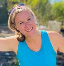 Carrie Dale's Instagram, Twitter & Facebook