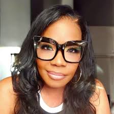 What a Blessing all the way around 😘🌹🌹🌹 Giving her , Here flowe rs  while he can and celebrating with those who love her too!!! Thank you for  sharing Mrs. Terri's with