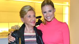Halb deutschland ist verknallt in michelle hunziker. Michelle Hunzikers Buch Mama Ineke Weinte Zwei Tage Durch Promiflash De