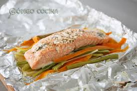Aprende a elaborar unos lomos de salmón al horno cocinados con la salsa estilo cajún. Salmon En Papillote Al Horno Con Verduras Codigo Cocina