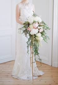 Aquarelle florists carefully compose the flower bouquets: Best Flowers For Cascading Bouquet Off 72 Best Deals Online