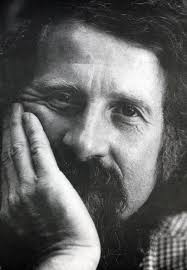 Professor Robert Woodward, a beloved faculty member who taught in the Drake  School of Journalism and Mass Communication from 1972-2004, has died, his  family announced. Daughter Meredith Woodward King, a Drake SJMC