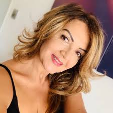 No es mentira que se puede amar a dos personas a la vez. Y no, no me  refiero al amor familiar o de amigos. Todos aquí sabemos que hablo del amor  romántico,