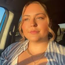 Lauren Beckner's Instagram, Twitter & Facebook