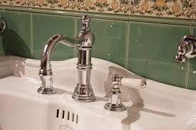 Wunderschöne und sehr ausgefallene 3 loch armatur für ihren waschtisch oder auch badwanne. Retro Waschbecken Armatur Waschbecken Armaturen Traditionelle Bader Waschbecken