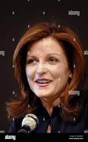 Austin, Texas USA, November 16, 2005: New York Times columnist Maureen Dowd  discusses the role of journalism in a democratic society and her  perspective