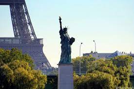 In de loop van de jaren 70 van de 19e eeuw, kwamen er allerlei initiatieven op om de franse trots te hervinden. 7 Amerikaanse Plekken In Parijs Frankrijk Nl