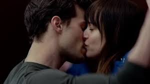 Une version bien moins sensuelle que l'officielle et pourtant la réalisatrice du film 50 nuances de grey révèle, dans une interview accordée à variety, que la sulfureuse scène du tampon ne figurera pas dans son. 50 Nuances De Grey Interdit Au Moins De 18 Ans Actu Sexo Be