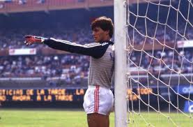 La emblemática figura del fútbol argentino e icónico arquero de la selección sergio goycochea debutará en el teatro, dirigido por el coreógrafo y bailarín flavio mendoza. Sergio Goycochea On Twitter Hoy Hace 29 Anos Hacia Mi Debut En 1ra Division Ese Dia Enzo Hizo 1 Gol 2 A 2 Con Estudiantes Algun Loco Se Acuerda Http T Co G0elqra2