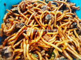 Saya hari ini membuat kuey teow goreng menggunakan kuey teow jenis halus halus yang dikatakan lebih sedap. Mee Goreng Kerang Namanya Suria Amanda