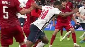 Englezii nu au primit niciun gol până acum, danezii au început cu două înfrângeri! 1vdzexd Be96um