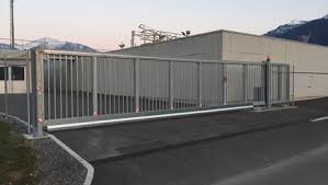 Metallzaun aus polen schmiedeeisen schiebetor elektrisch. Zaunteam Automatische Und Elektrische Tore