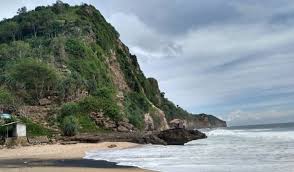 Pantai Seruni Gunung Kidul Masih Sepi Seperti Milik Sendiri Pantai Seruni Liburan
