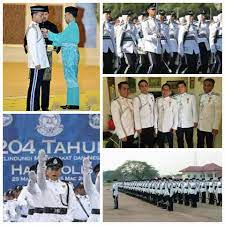 Dilarang memakai pakaian sedondon berwarna kuning dan putih. Baju Kahwin Istiadat Polis