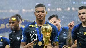 Анна левандовска жена роберта левандовски. Kto Pomogaet Mbappe Ne Teryat Zemlyu Pod Nogami Sport Na Biznes Online