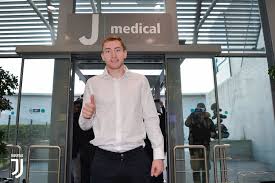 Dejan kulusevski, 21, from sweden juventus fc, since 2019 right winger market value: Gabung Juventus Dejan Kulusevski Justru Idolakan Pemain Ac Milan Halaman All Kompas Com
