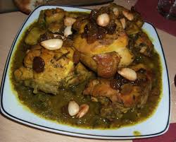 Poulet Aux Raisins Et Amandes Les Delices De Oumsafiya Poulet Marocain Recette De Cuisine Marocaine Recettes De Cuisine