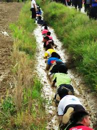 Lambang palang merah, bulan sabit merah dan kristal merah memiliki dua fungsi yaitu sebagai tanda pelindung dan tanda pengenal. 12 28 Mach 2018 Perkhemahan Bulan Sabit Merah Malaysia Peringkat Negeri Sembilan Aktiviti Guru Guru Dan Pelajar Pelajar Sekolah Menengah Teknik Tuanku Jaafar Seremban 2018 Published 2012
