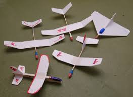 Mit Kiefernleisten Depronplatten Und Balsaholz Lassen Sich Hervorragende Kleinsegler Bauen Als Grosseres Projekt Oder Flugzeug Basteln Basteln Bastelarbeiten