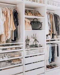 Add boxes and dividers to make it easier to keep track of smaller things. 1001 Ideen Fur Ankleidezimmer Mobel Die Ihre Wohnung Verzaubern Werden Begehbarer Kleiderschrank Kleiderschrank Ankleide Zimmer