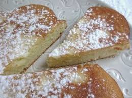 Ce Gateau Est Une Vraie Tuerie Si On Commence A En Manger Impossible De S Arreter Son Petit Go Moelleux Chocolat Blanc Moelleux Au Chocolat Recette Dessert