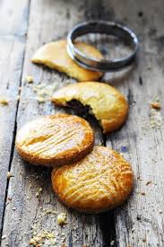 En Voyant Le Sable De La Boulangere Je Me Suis Dit Il Me La Faut Cette Recette Sables Fourres Au Chocolat Au Lait Et Aux Noisettes Mais Pourquoi Est Ce Q