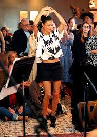 Melanie thandiwe newton parker obe (/ t æ n ˈ d iː w eɪ /; Thandie Newton Dances At Song Of Lahore Reception Daily Mail Online