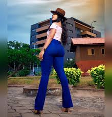 Je ne joue pas dans " LE PARAÎTRE " pour recevoir les honneurs de ce monde  et être adulée, je suis #MOI et j'assume pleinement qui je suis de mon  vivant même