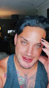 Oh @Samantha aka Beautykillsmua ✨ You know the way to this gay mans heart.  . #makeup #beautytok #beauty #teekteek