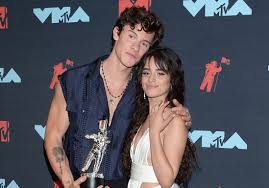 De nouveaux clichés de camila cabello sont en train d'affoler la toile car certains internautes sont persuadés qu'elle est enceinte de shawn mendes ! Camila Cabello Et Shawn Mendes La Star Reagit Aux Rumeurs De Separation Elle