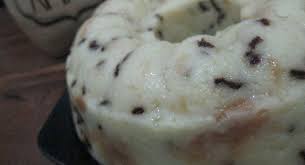 Cara membuat puding lezat ini sangatlah mudah, campurkan gula, air daun pandan, garam dan santan kemudian aduk rata. Murah Meriah Resep Puding Roti Tawar Santan Kukus Resep Puding