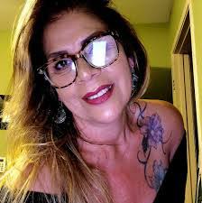 Valerie Groves's Instagram, Twitter & Facebook