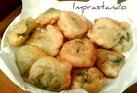Vi presentiamo un delizioso antipasto di bastoncini di mare e zucchine fritte accompagnati da una maionese all'aneto fatta in casa. La Pastella Per Fritti Perfetta Imprastando
