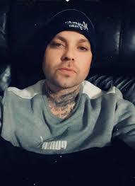 Derek Pryor's Instagram, Twitter & Facebook